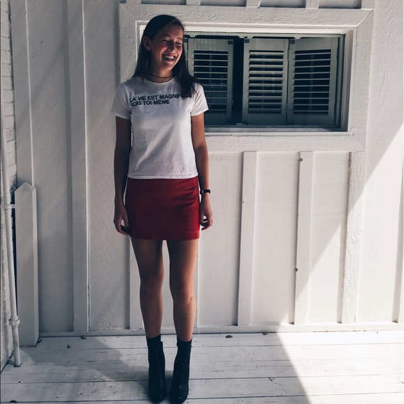 Profile Picture of Claire Scott (@clairemscott) on Poshmark