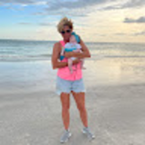 Henrietta House - Poshmark Profile Picture of Henrietta House (@henrietta_house) on Poshmark