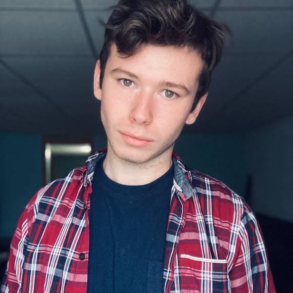 Profile Picture of Evan Mccombs (@enerics) on Poshmark