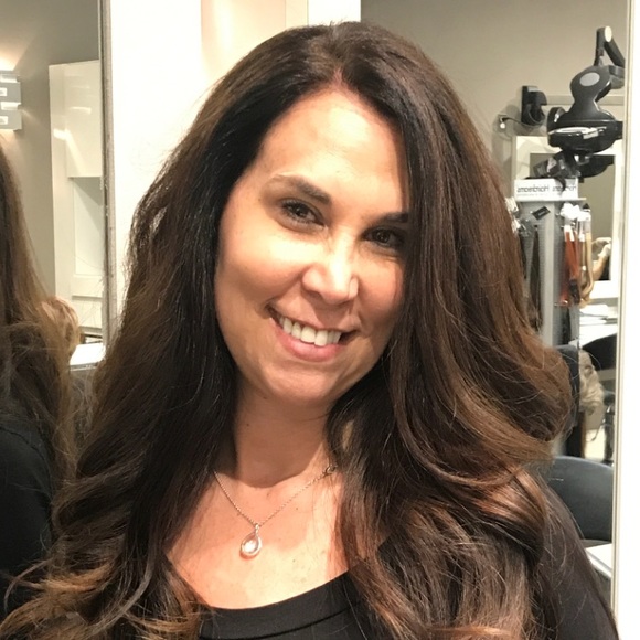 Profile Picture of Nina Bernstein (@designergirl11) on Poshmark