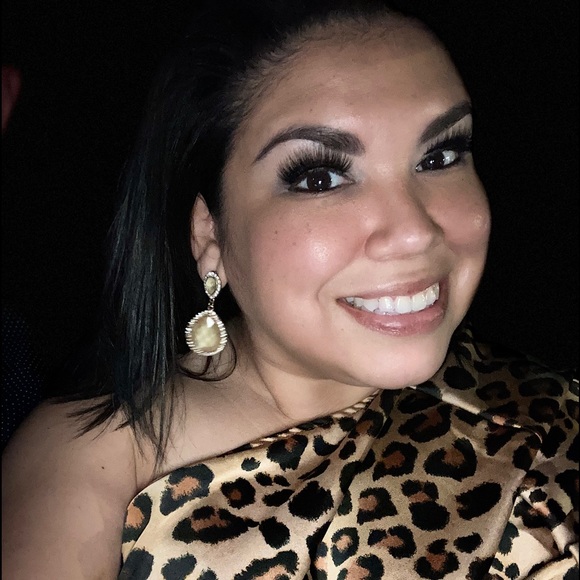 Profile Picture of Zandra Aguilar (@zaguilar83) on Poshmark