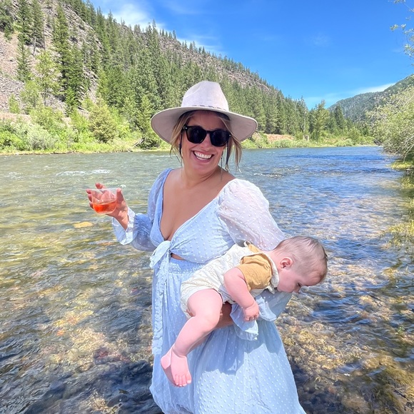 Profile Picture of Christine Stockwell (@chrstnstockwell) on Poshmark