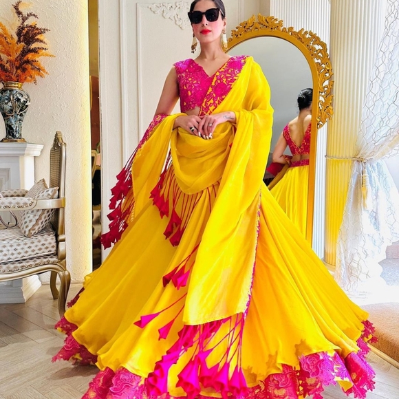 Profile Picture of Ayesha saifi Saifi (@ayeshaehedsaifi) on Poshmark