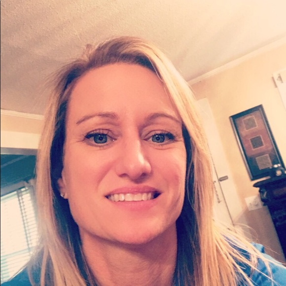 Profile Picture of Whitney Fowler (@wrshcfowler) on Poshmark