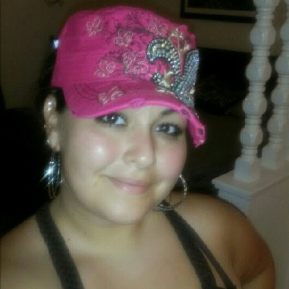 Profile Picture of Veronica Losoya (@vlosoya) on Poshmark