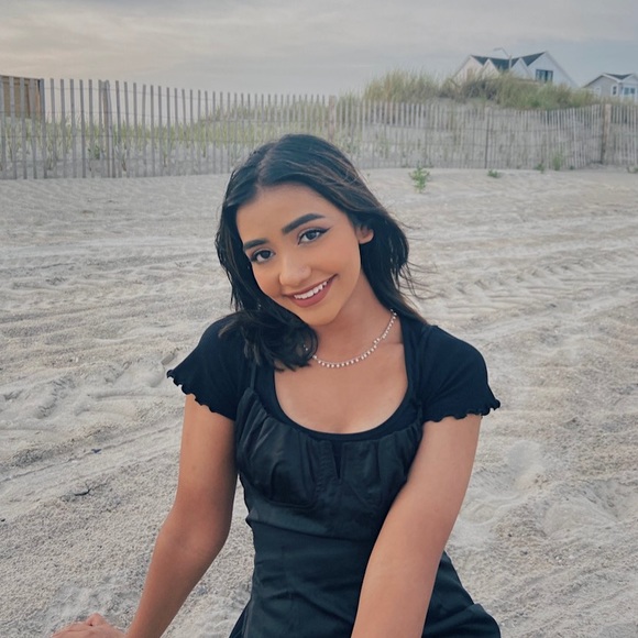 Profile Picture of Prattasha Masheat (@prattasha123) on Poshmark