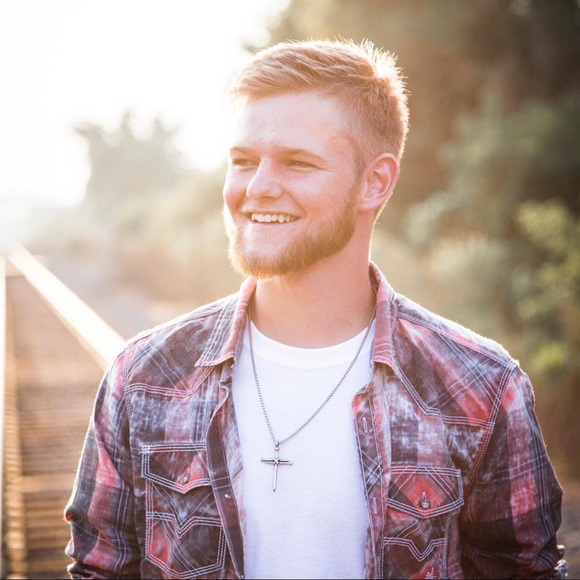 Profile Picture of Parker Windjue (@parker_windjue) on Poshmark