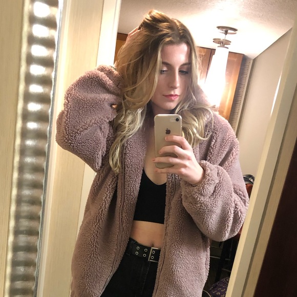 Profile Picture of Jennifer Saviski (@jsaviski) on Poshmark