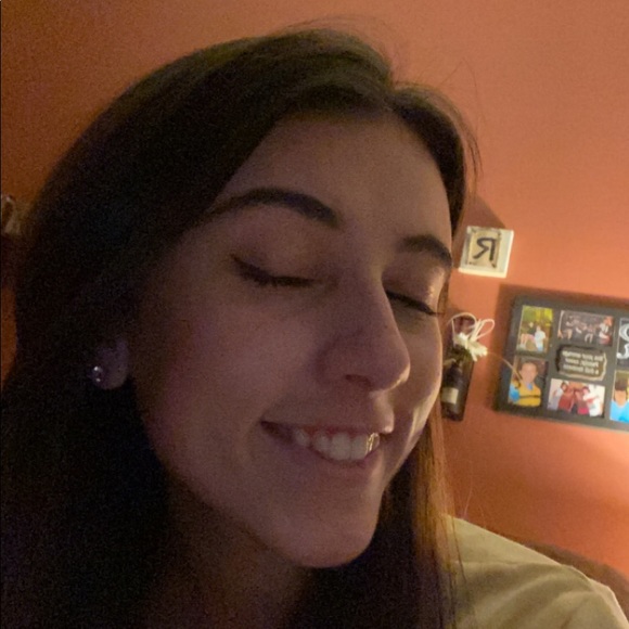 Profile Picture of Riley Rehbein (@_itsmeriley_) on Poshmark