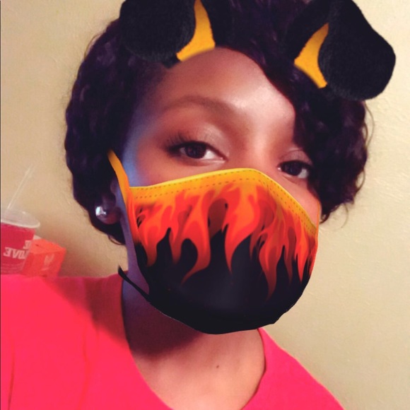 Profile Picture of Nuberia Barthell (@code_kxdd) on Poshmark