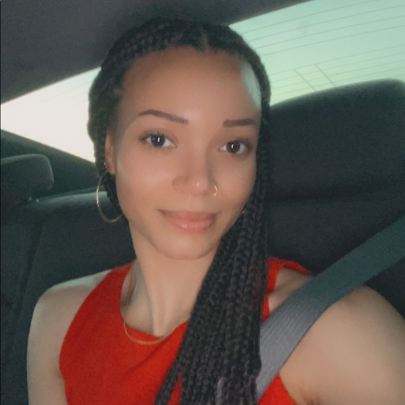 Profile Picture of Marshelle C (@marshelle05) on Poshmark