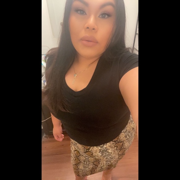 Profile Picture of Tatiana Aparisio (@tatianaaparisio) on Poshmark