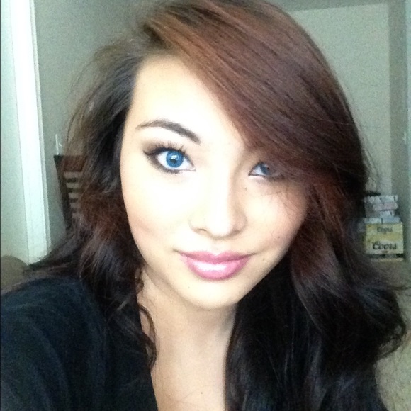 Profile Picture of Hannah Tamura (@htamura1028) on Poshmark