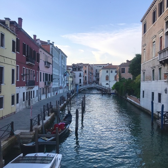 Profile Picture of Lucy Allen (@lucyallen489) on Poshmark