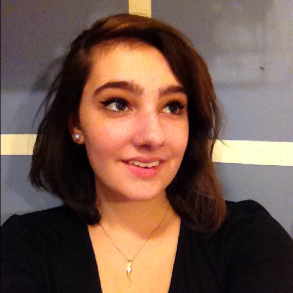 Profile Picture of Elizabeth Hartman (@bittyhart) on Poshmark