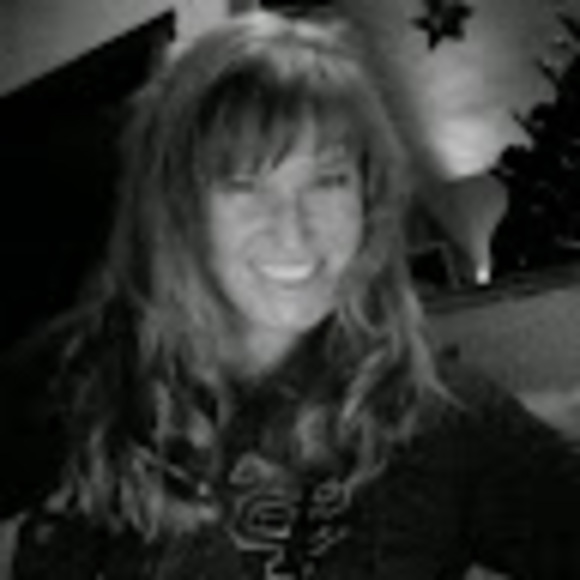 Profile Picture of Rebecca Pozniakoff (@poz8782) on Poshmark