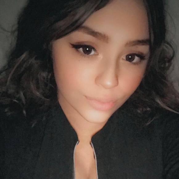 Profile Picture of Sierra Navarrette (@sierranav808) on Poshmark