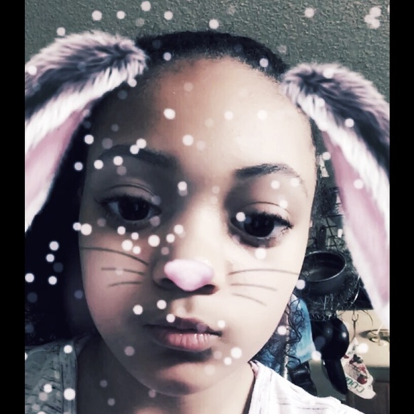 Profile Picture of Nevayah Hoosier (@n_e_v_a_y_a_h) on Poshmark