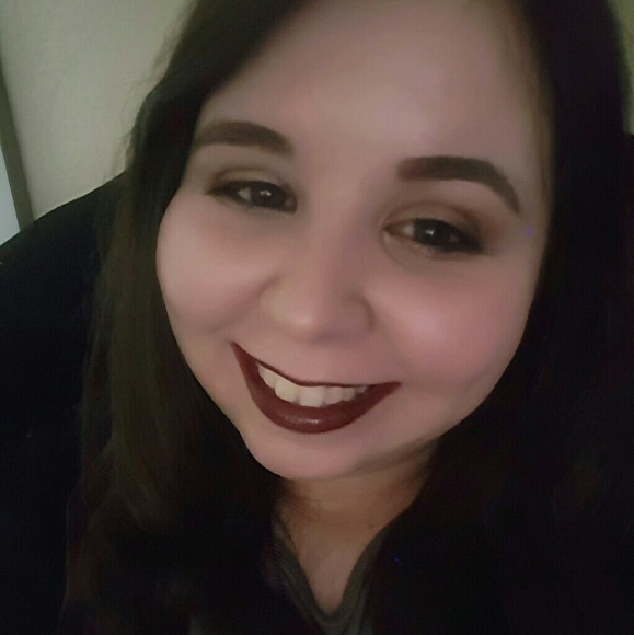 Profile Picture of Ashley Laipply (@anplaipply94) on Poshmark