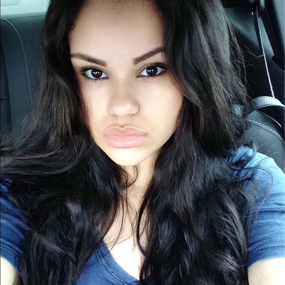 Profile Picture of Juliann Cubero (@juliannc15) on Poshmark