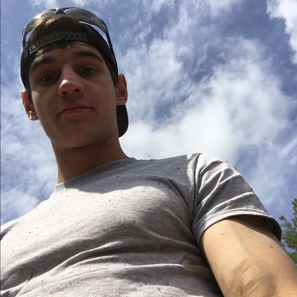 Profile Picture of Fred Dickerson (@freddickerson) on Poshmark