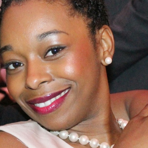 Profile Picture of Linda Gordon (@archbay313) on Poshmark