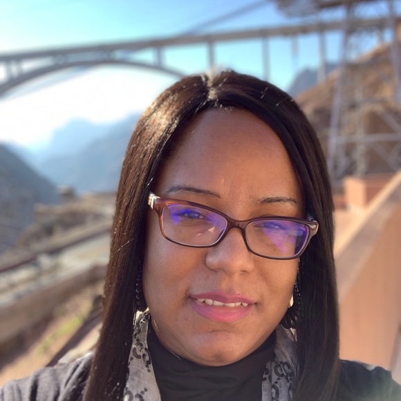Profile Picture of Monique Eiland (@ms_monique10) on Poshmark