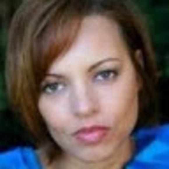 Profile Picture of Ruth Dawson (@rkdmisc) on Poshmark