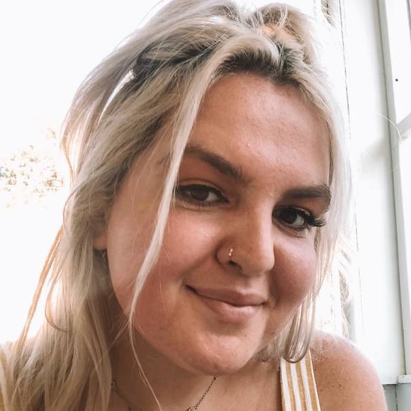 Profile Picture of Stephanie Cavazos (@stephh1021) on Poshmark