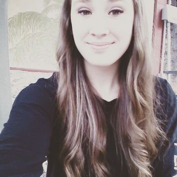 Profile Picture of LibbyLyons (@promisedgirl99) on Twitter