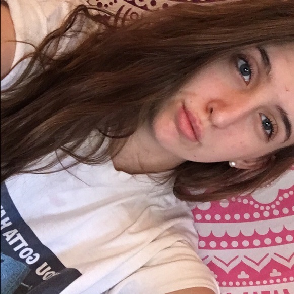 Profile Picture of Amber Connell (@amberrrconnelll) on Poshmark