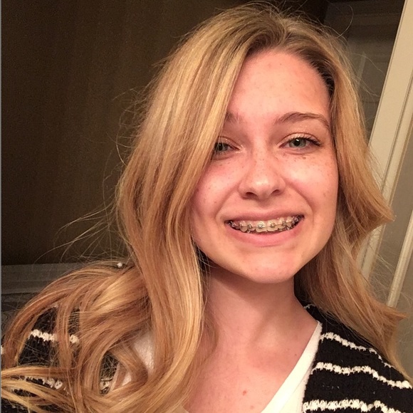 Profile Picture of Julia Conway (@jewel522) on Poshmark