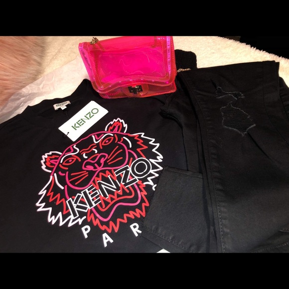 Profile Picture of Shardae Nunez (@shardae21102) on Poshmark