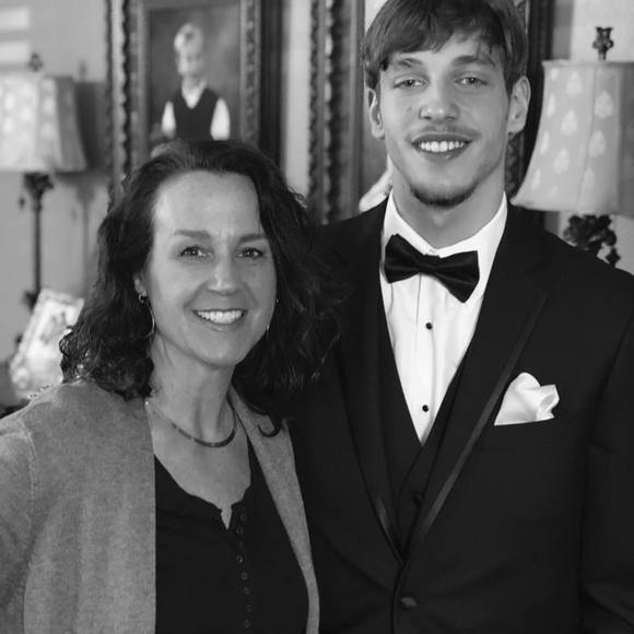 Profile Picture of Alaina Ugland (@maugland) on Poshmark