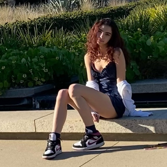 Profile Picture of Jenna Pascale (@j3nnamary) on Poshmark