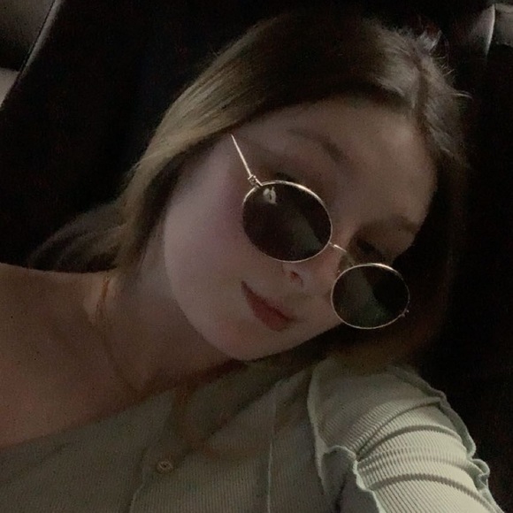 Profile Picture of Karlee Sebastian (@karleesebas03) on Poshmark