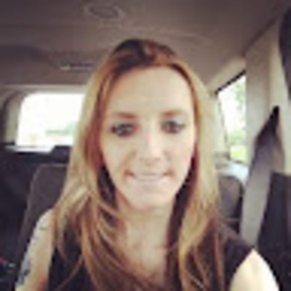 Profile Picture of Michelle Diemidio (@michellediemidi) on Poshmark