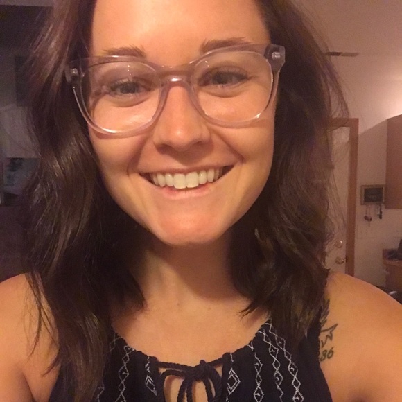 Profile Picture of Connie Lovelace (@connie_lovelace) on Poshmark