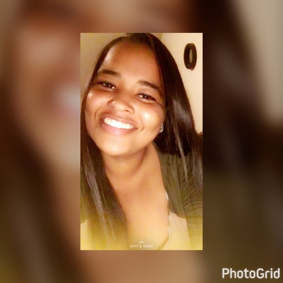 Profile Picture of Briana Knapp (@pizzunch32) on Poshmark