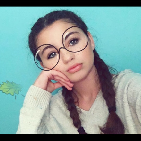 Profile Picture of Jade Gordon (@jade_gordon) on Poshmark