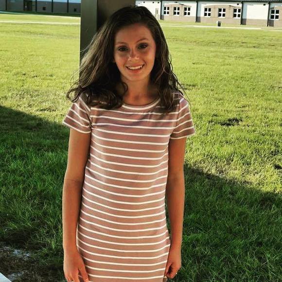 Profile Picture of Kaela Rainaldi (@kaelarainaldi) on Poshmark