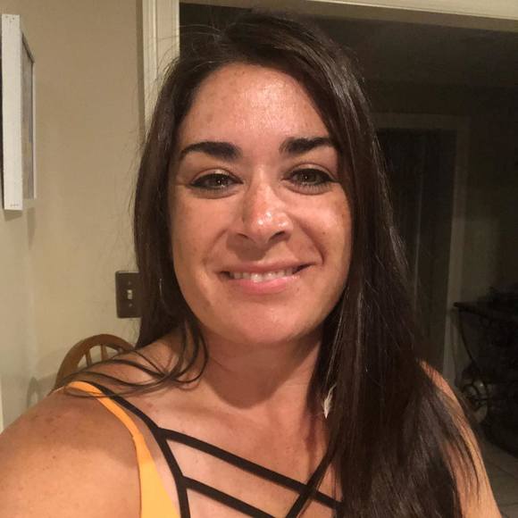 Profile Picture of Marisa Lhuillier (@marisalhu) on Poshmark