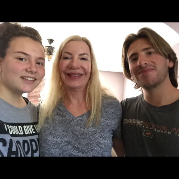 Robin Gentilucci - Poshmark Profile Picture of Robin Gentilucci (@red2003) on Poshmark