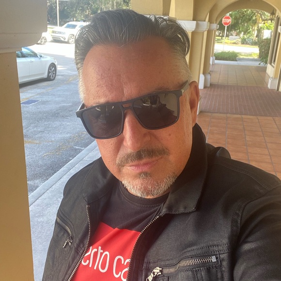 Profile Picture of Alex Tuzinsky (@dado0214) on Poshmark