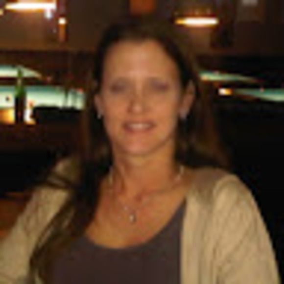 Profile Picture of Caroline Peter (@carolinejpeter) on Poshmark