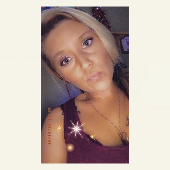 Profile Picture of Kendra Shelley (@kendra_shelley) on Poshmark