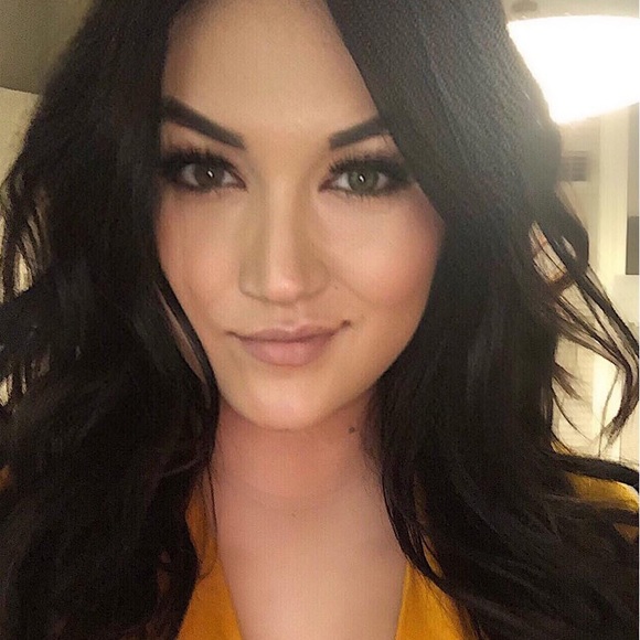 Profile Picture of Brit Thompson (@britrose32) on Poshmark