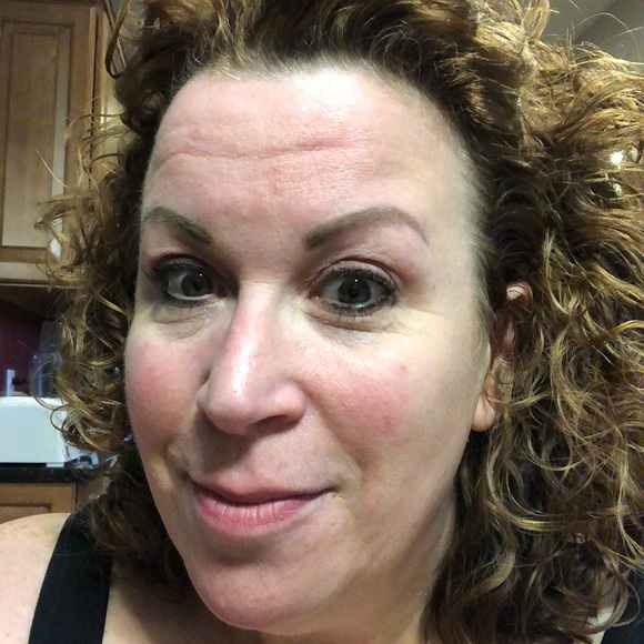 Profile Picture of Laura Solomon (@lauralsolomon) on Poshmark