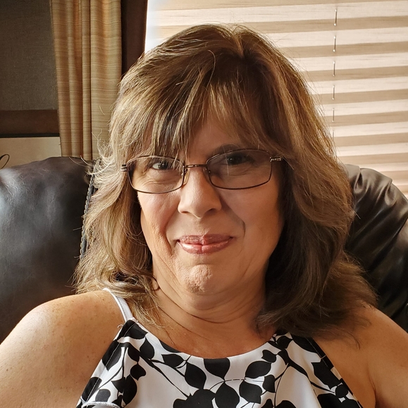 Profile Picture of Deborah Benson (@dbenson44095) on Poshmark