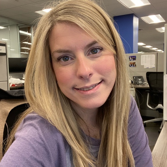 Profile Picture of Amie Phillips (@pixy5289) on Poshmark